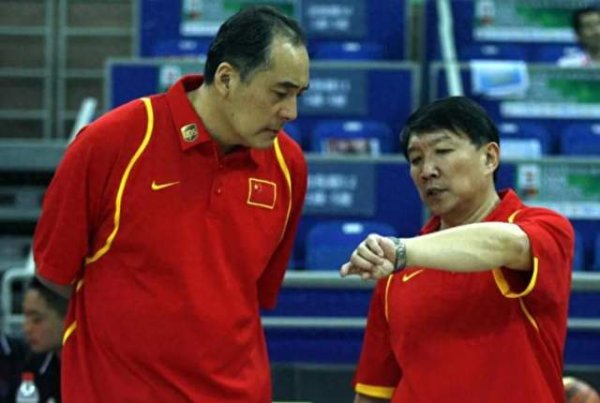 股票配资排排 CBA最新消息！北控男篮更换教练，汤普森被裁掉，崔永熙跟队训练