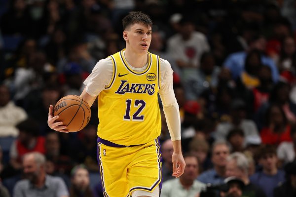 股票按月配资论坛 连续低级失误！美媒：拉拉维亚NBA最菜！解说都直呼其为黄油手